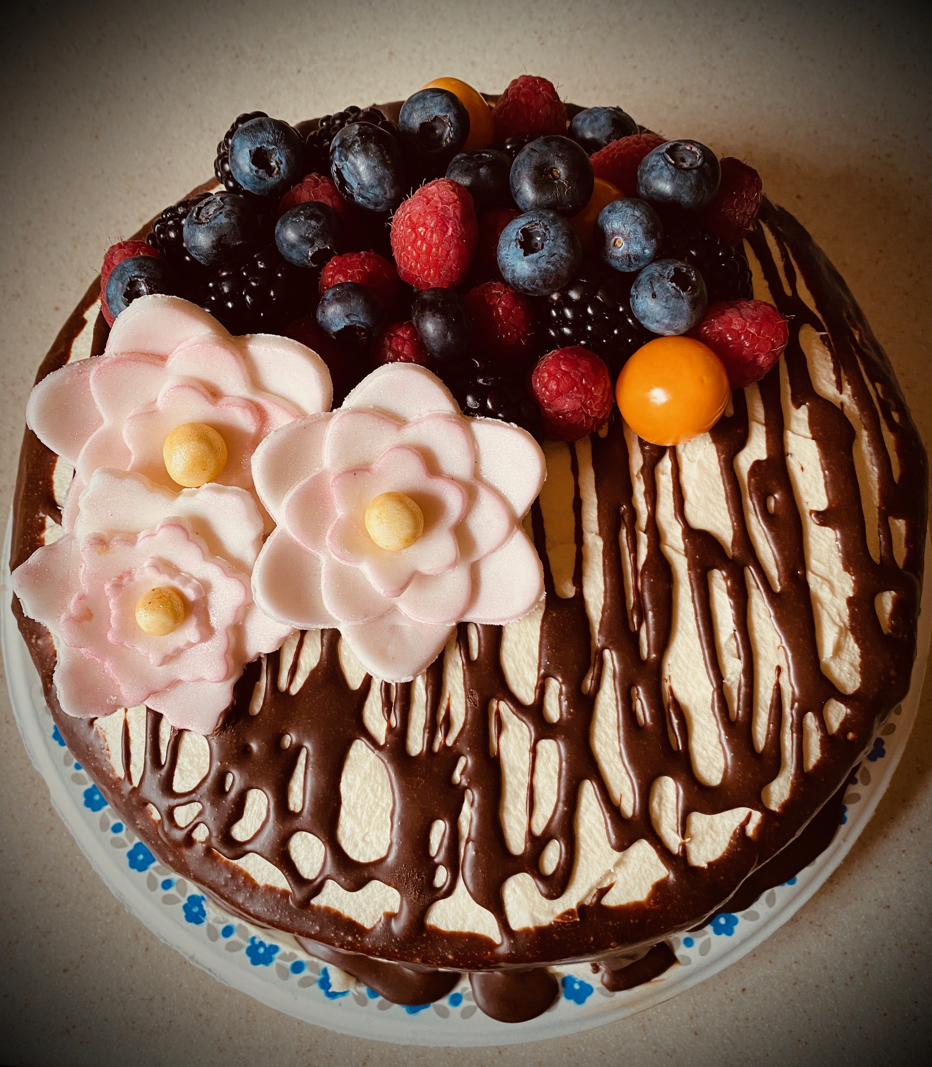 Chocolate cake with fresh berries and flowers
