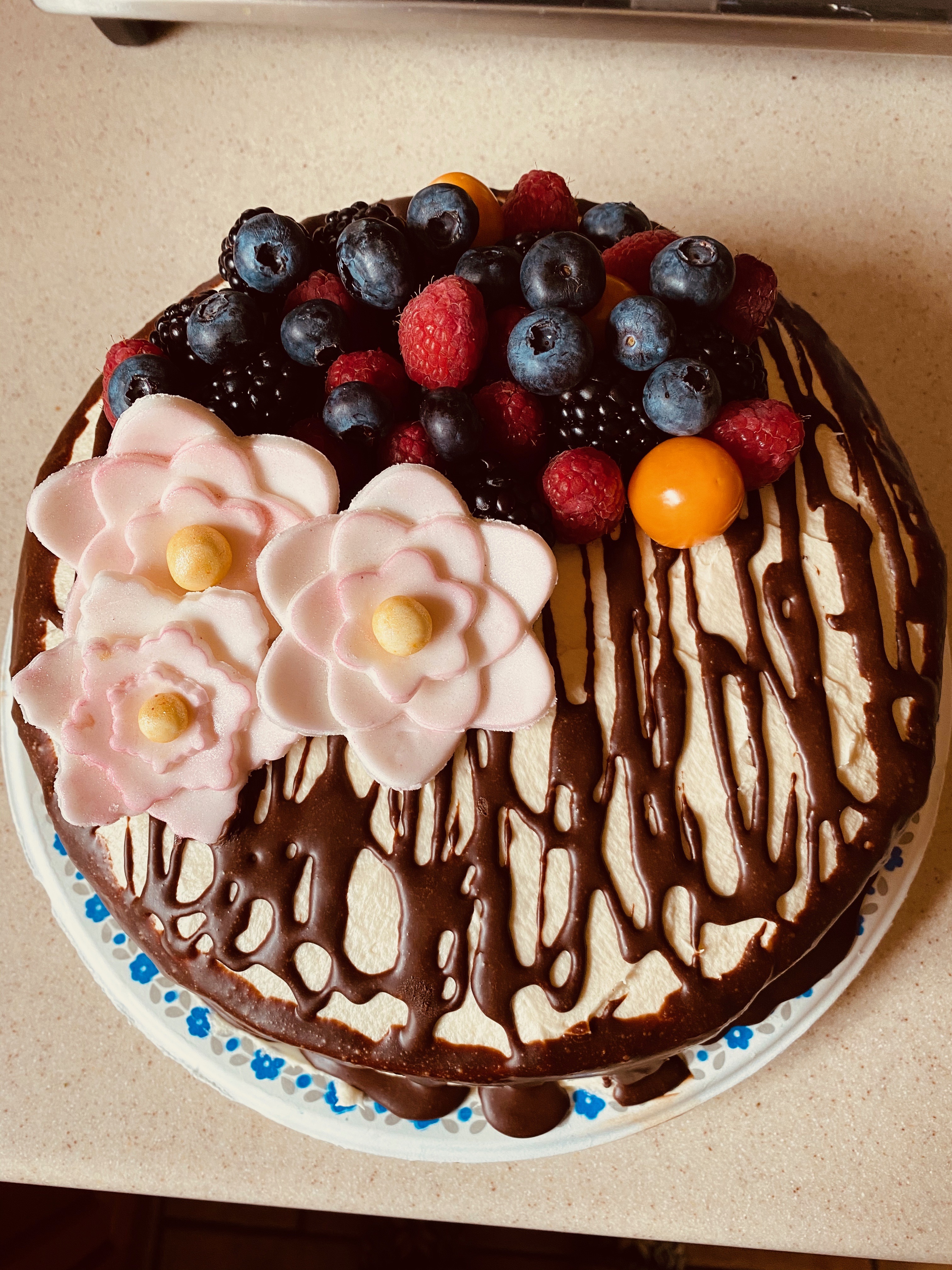 Chocolate cake with fresh berries and flowers