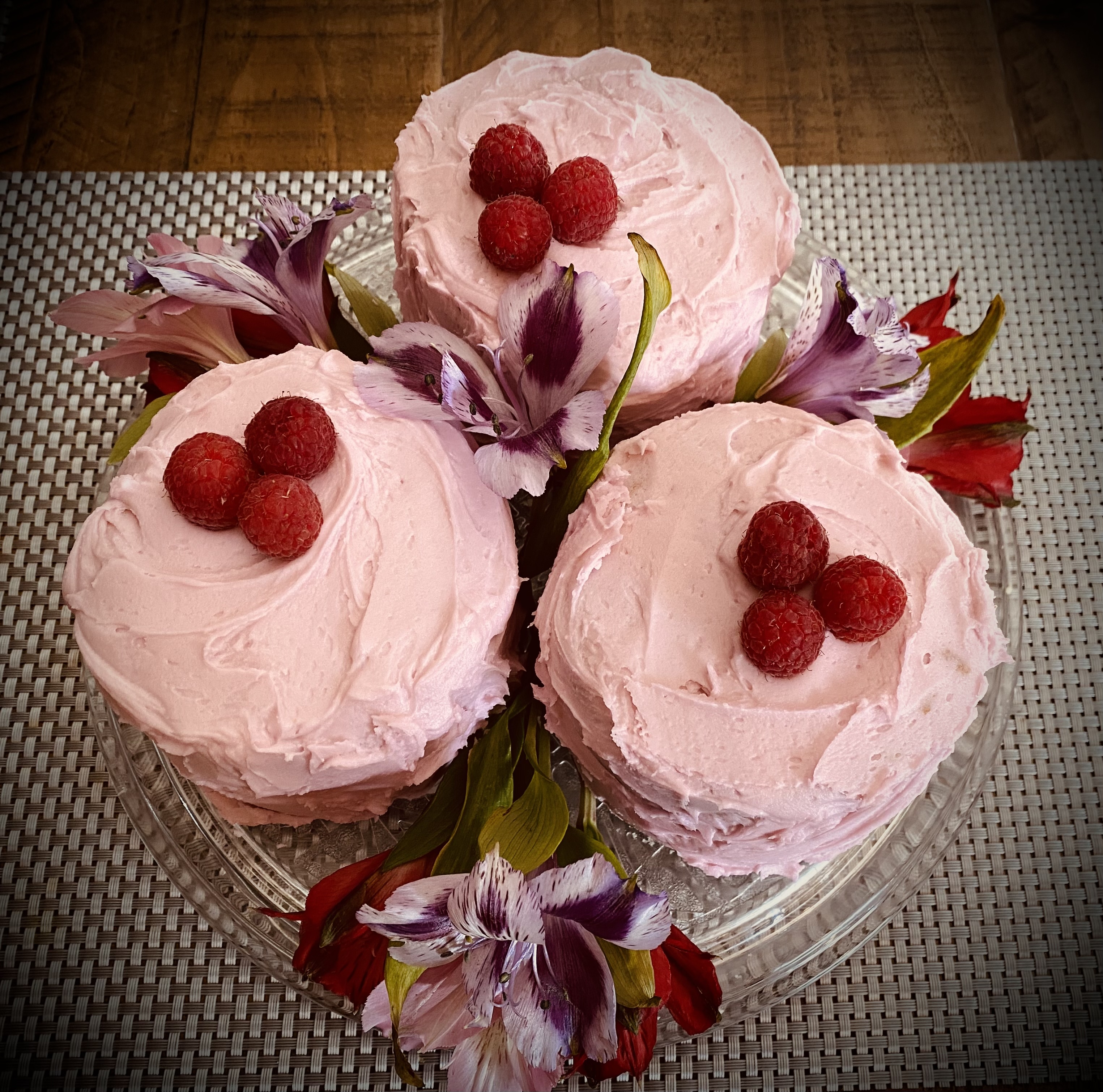 Pink mini cakes with fresh raspberries